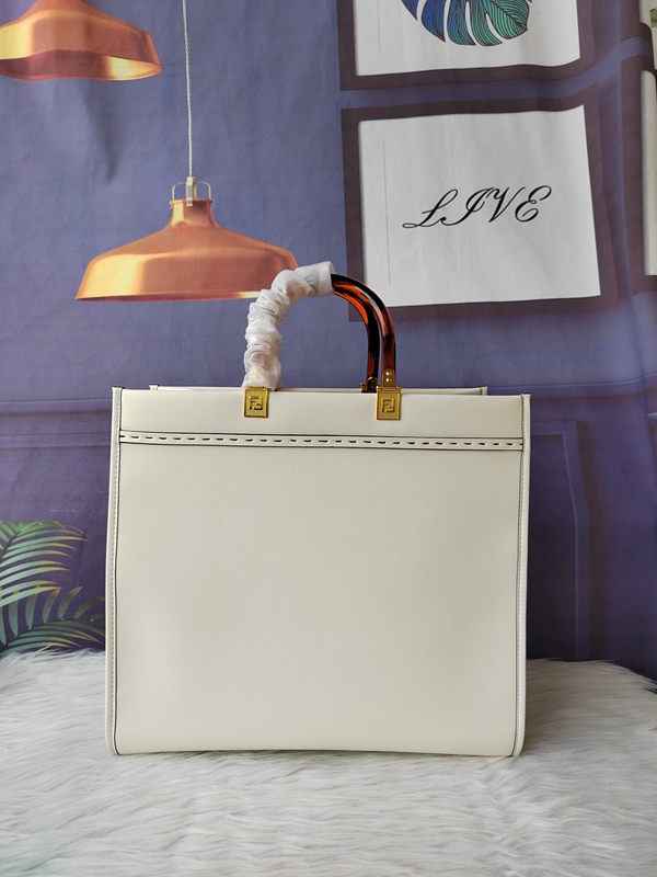 スーパーコピーブランドバッグ側面デザイン